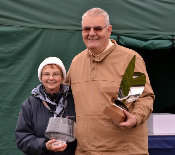Jen Hand with Dave Thomas, Winner of the 2015 Clive Hand Memorial Trophy