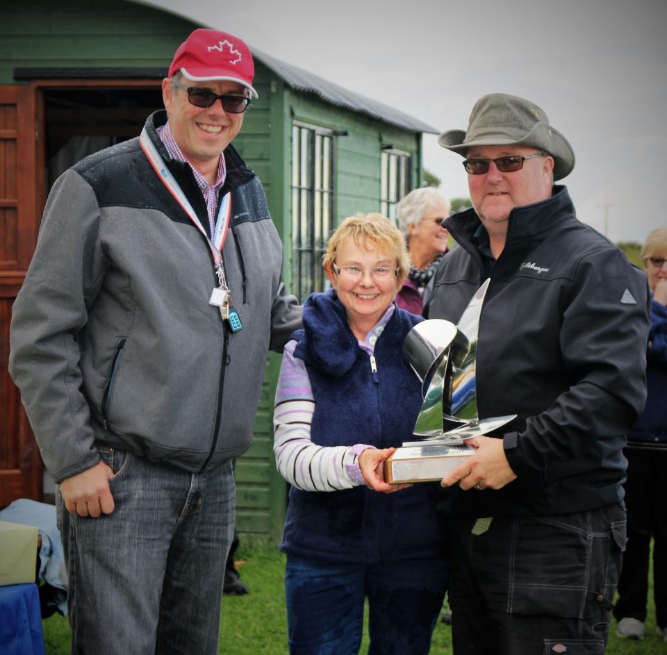 winner-db-on-the-right-with-phil-h-and-jen-hand-2016